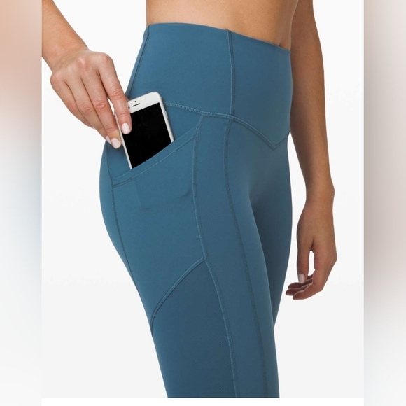 Lululemon - Picture 4 of 5